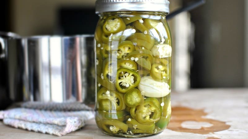 Eingelegte Jalapeno-Paprika – Rezepte für zu Hause: 3 Möglichkeiten, einen leckeren, feurigen Snack zuzubereiten