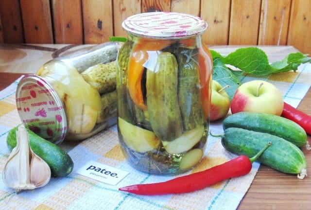 Recepten voor komkommers en appels voor de winter: heerlijk koken en correct oprollen