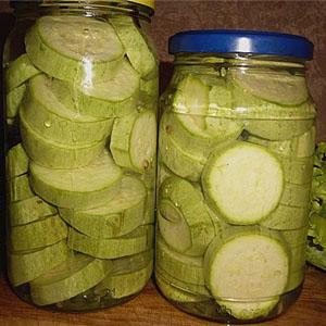 Die leckersten und einfachsten Rezepte zum Einlegen von Zucchini in Gläsern für den Winter