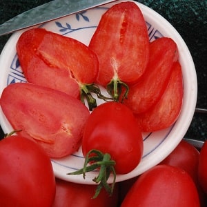 Tomates deliciosos y aromáticos que parecen bayas gigantes: el increíble tomate rojo fresa alemán