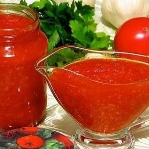 Tomato hibrid Aurora yang masak awal, dicipta untuk mendapatkan hasil tuaian yang banyak di rumah hijau dan di taman