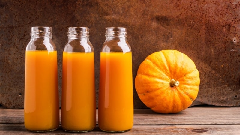 What are the benefits of pumpkin juice with pulp for men, women and children: prepare a healing drink with your own hands