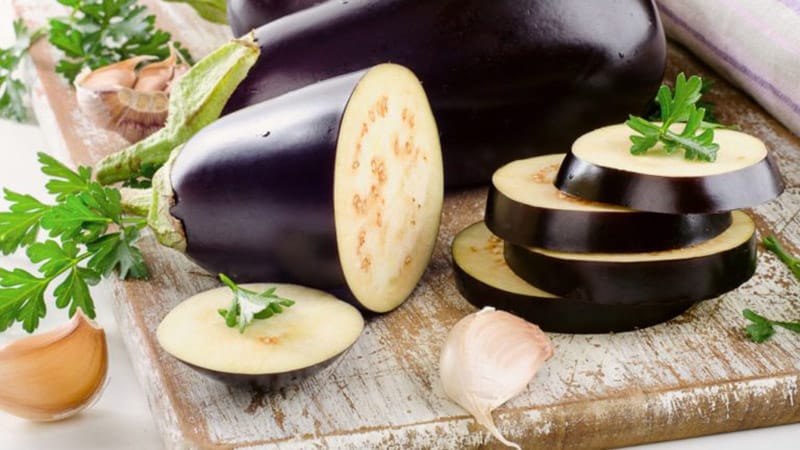 Was ist eine Aubergine – ist es eine Beere oder ein Gemüse? Lassen Sie uns gemeinsam herausfinden, wie man die Pflanze besser kennenlernt