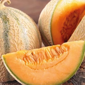 Mga sunud-sunod na tagubilin sa kung paano pumili ng tamang melon: kapaki-pakinabang na mga tip at mga hack sa buhay para sa paghahanap ng pinakamasarap na prutas