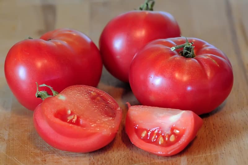 Sensei di pomodoro dolce, carnoso e facile da curare: descrizione della tecnologia agricola e consigli di residenti estivi esperti