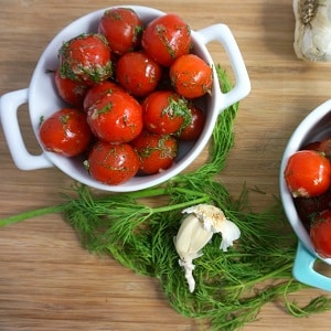 Les recettes les plus délicieuses pour mariner des tomates cerises en bocaux pour l'hiver : instructions et secrets de ménagères expérimentées