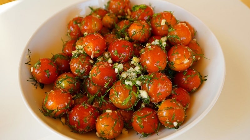 As mais deliciosas receitas de conserva de tomate cereja em potes para o inverno: instruções e segredos de donas de casa experientes