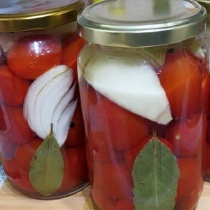 Les recettes les plus délicieuses pour mariner des tomates cerises en bocaux pour l'hiver : instructions et secrets de ménagères expérimentées