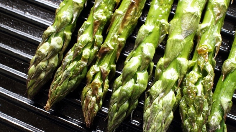 È possibile mangiare gli asparagi durante l'allattamento e come cucinarli correttamente