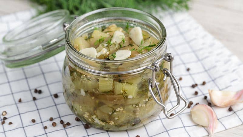 Cocinar berenjenas como champiñones para el invierno: recetas que los invitados seguramente pedirán