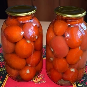 Kui maitsev ja ebatavaline on talveks roosade tomatite valmistamine - valik parimatest retseptidest