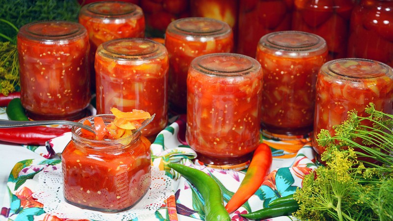 En upretensiøs variant med en uvanlig farge og unik smak - Black Prince-tomaten og egenskapene til dens dyrking