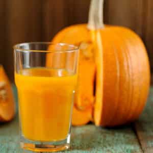 Ang mga benepisyo at pinsala ng pumpkin juice para sa mga kalalakihan, kababaihan at mga bata