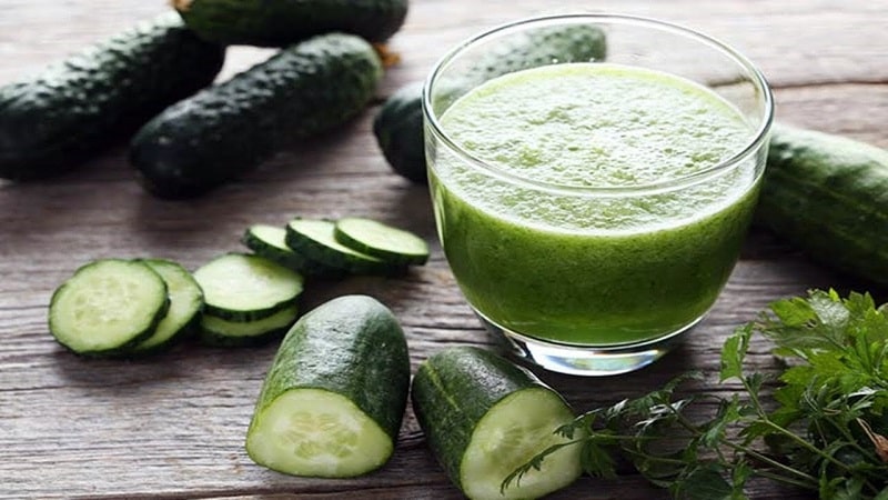 Paano nakakaapekto ang cucumber juice sa katawan: mga benepisyo at pinsala, mga paraan ng paggamit