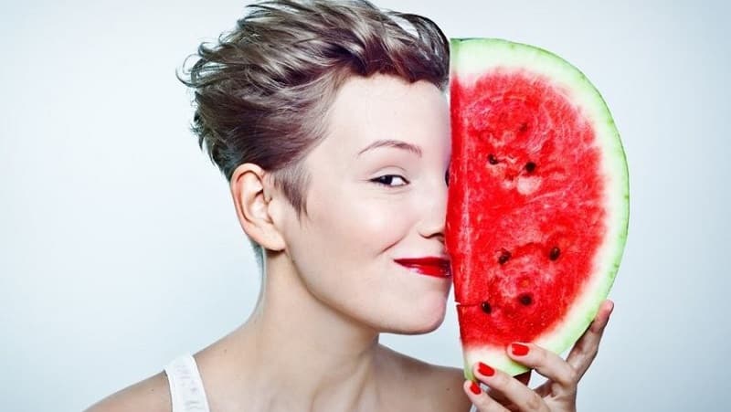 Simple and effective watermelon masks for face and hair at home