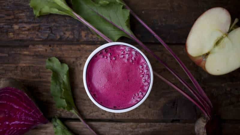 Por qué el jugo de remolacha es beneficioso: prepare usted mismo la bebida curativa y bébala correctamente