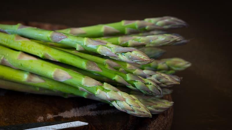 Was ist Spargel, wie sieht er aus und wie wird er verwendet?