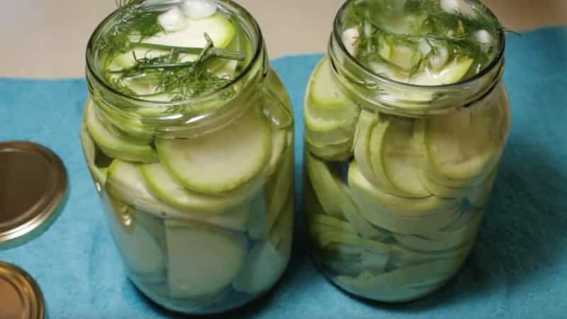 Cómo cocinar calabacines en escabeche para el invierno sin esterilizar: las mejores recetas y consejos útiles