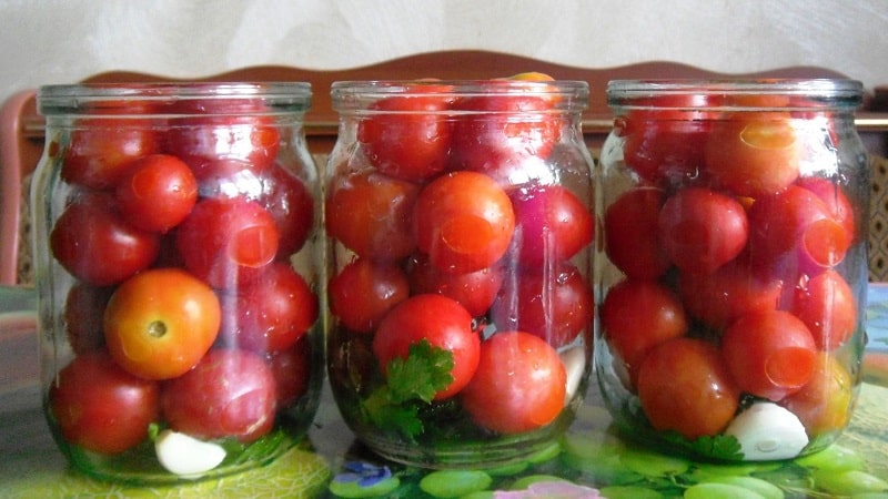 Cara memasak tomato manis yang lazat dan asli dalam balang liter untuk musim sejuk