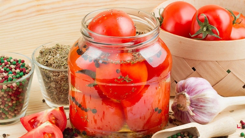 Tomatenkonserven für den Winter: eine Auswahl der besten Rezepte und nützliche Tipps für die richtige Zubereitung von Twists