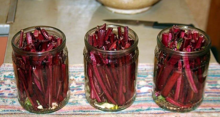 Ang pinakamahusay na paraan upang maghanda ng mga dahon ng beet para sa taglamig at mga recipe para sa kanila