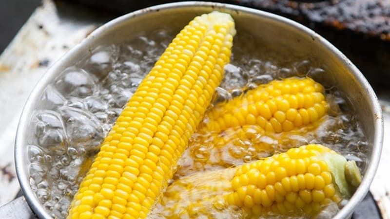 Is it possible to eat boiled corn with pancreatitis: arguments for and against and rules of consumption