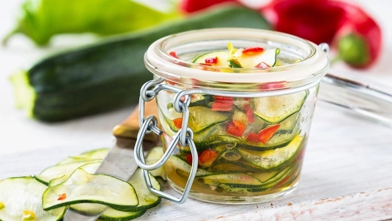 Pilihan resipi terbaik untuk zucchini dalam tin: masak dengan lazat dan mengejutkan tetamu anda