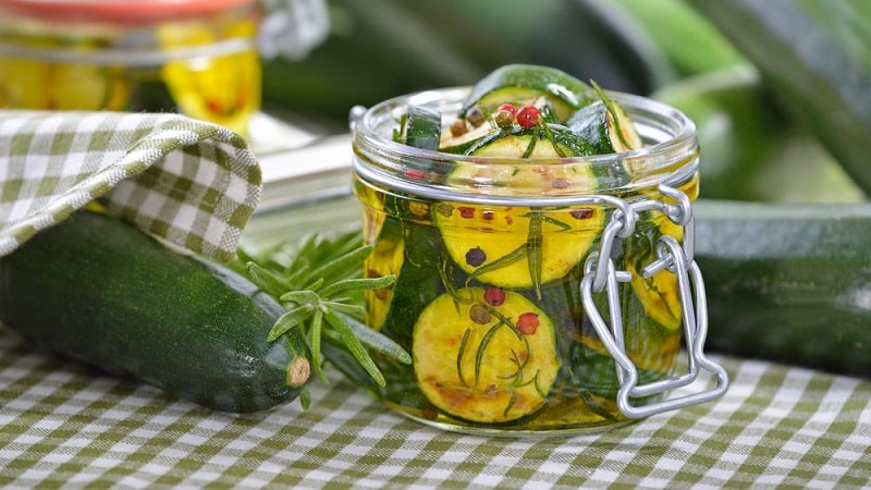 Eine Auswahl der besten Rezepte für Zucchini aus der Dose: Kochen Sie köstlich und überraschen Sie Ihre Gäste