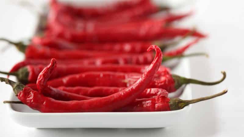 Los beneficios y daños del pimiento picante para los hombres.