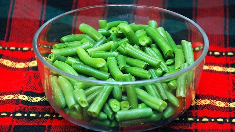 Pilihan resipi terbaik untuk kacang hijau dalam tin: kami memasak lazat dan asli daripada bahan-bahan mudah