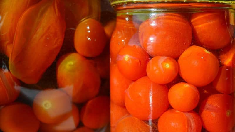 Die leckersten Rezepte für eingelegte Tomaten im Glas für den Winter: So bereiten Sie die Zubereitungen richtig zu und rollen sie auf