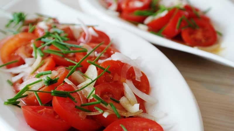 Fantastisk frisk og like god i konservering - den svarte Gourmand-tomaten og det grunnleggende om å dyrke denne sorten