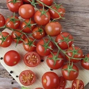 We grow candy tomatoes on our own plot: Sweet cherry tomato