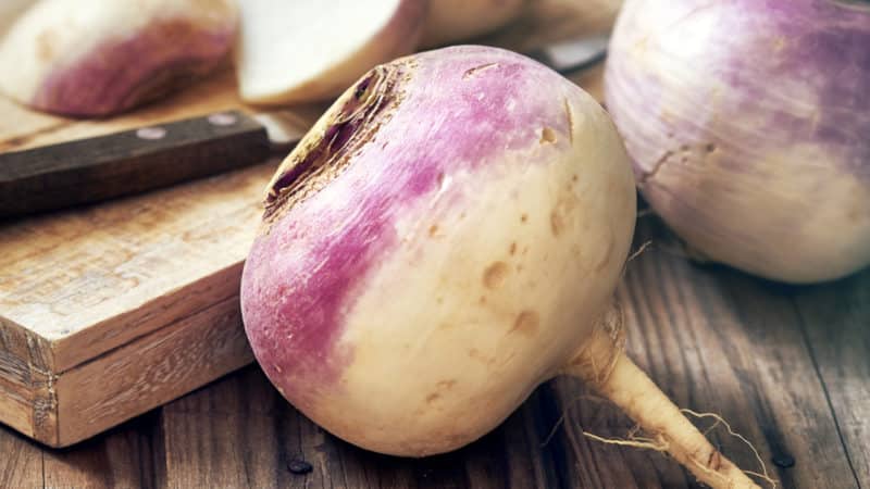 Jaký je rozdíl mezi rutabaga a tuřín a jak je rozlišit