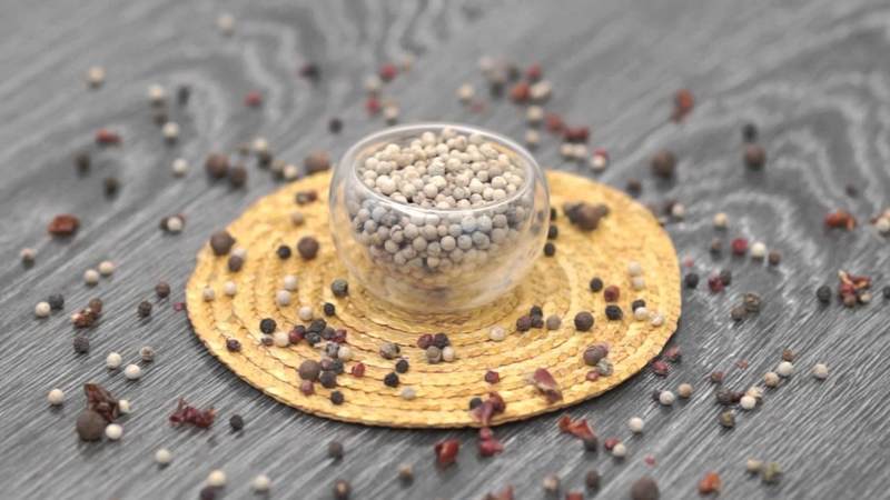 What is white pepper and how is it used in cooking, cosmetology and folk medicine?