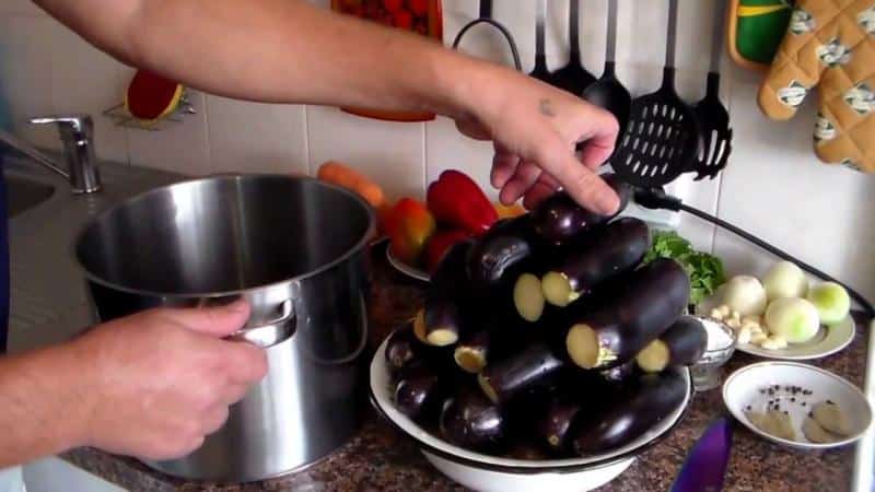 Cómo cocinar berenjenas en escabeche: las mejores recetas de invierno