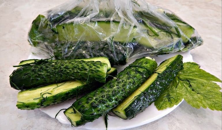 How to cook pickled cucumbers in a bag quickly and tasty