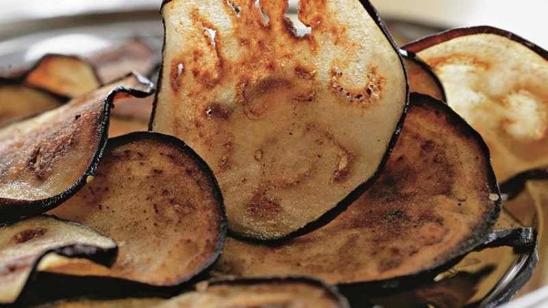 Comment sécher correctement les aubergines pour l'hiver à la maison : 3 meilleures façons