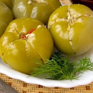 How to prepare unripe tomatoes for the winter: cover green tomatoes according to the best recipes