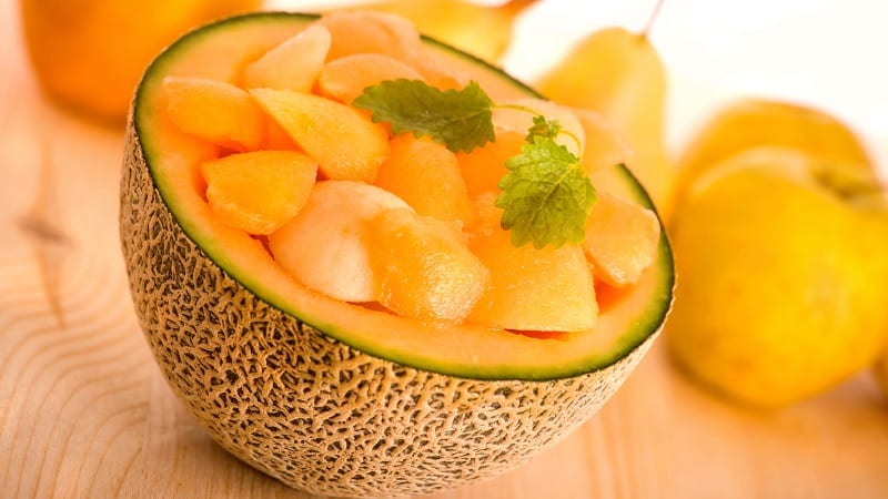 What vitamins are in melon and how is it beneficial for the body?