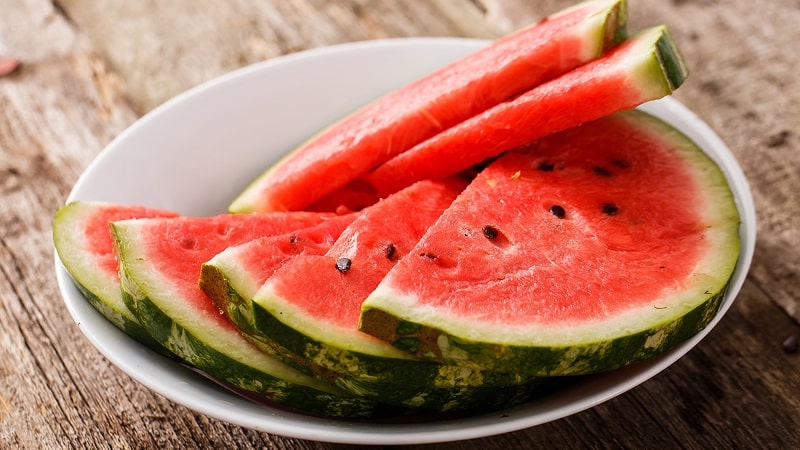 Ist es möglich, Wassermelone zu essen, wenn Sie ein Magen- und Zwölffingerdarmgeschwür haben: Nutzen und möglicher Schaden der Beere