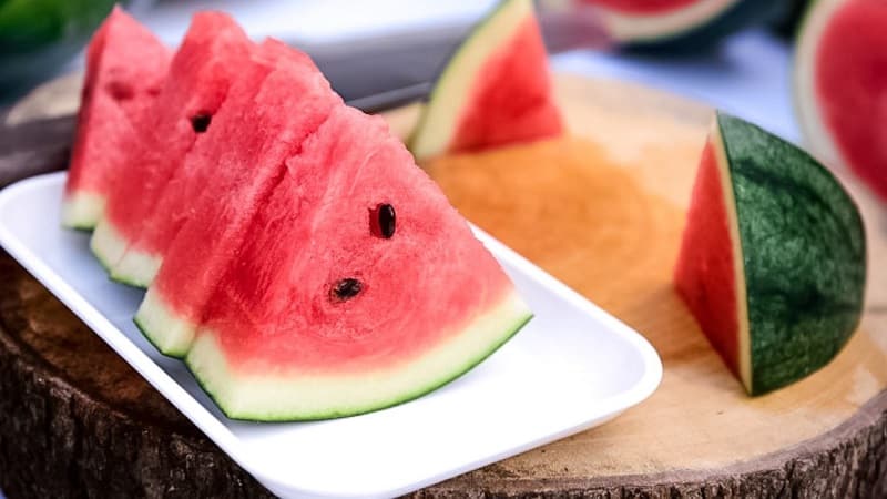 Ist es möglich, Wassermelone zu essen, wenn Sie ein Magen- und Zwölffingerdarmgeschwür haben: Nutzen und möglicher Schaden der Beere