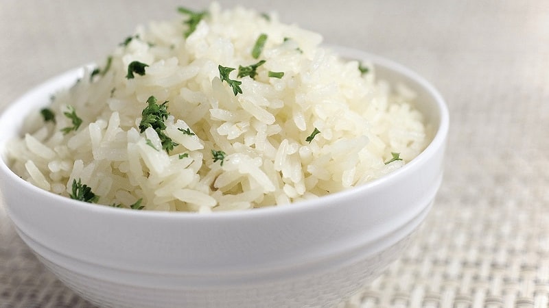 É possível comer arroz se tiver gota: os benefícios e possíveis malefícios do produto