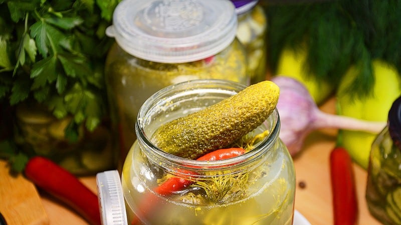 Varför pickles blir mjuka i en burk och hur man förhindrar det