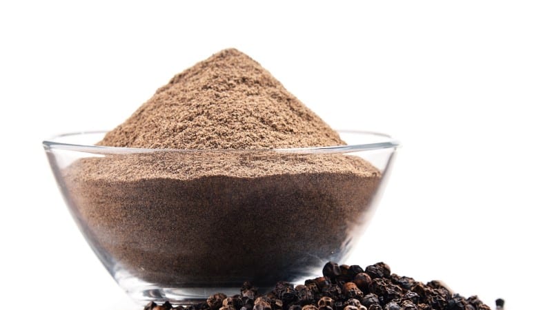 The health benefits and harms of ground black pepper, rules and methods of its use