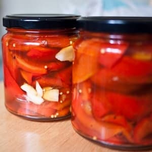 Las recetas más sencillas y deliciosas de pimientos encurtidos para el invierno en casa.