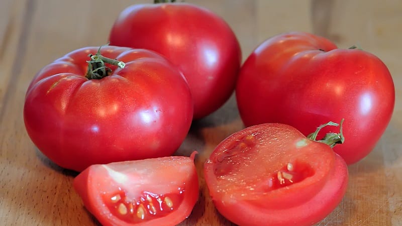 Revisione delle migliori varietà di pomodori alti per terreni aperti: aiuto nella scelta e recensioni dei residenti estivi