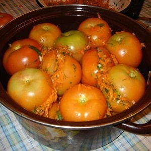 Fazemos deliciosos preparos com as próprias mãos - tomates marrons salgados: as melhores receitas e dicas de culinária