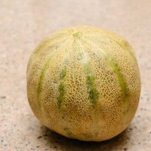 Ano ang gagawin kung ang melon ay hindi hinog: mga panuntunan sa imbakan para sa paghinog ng prutas at mga tip para sa pagpili