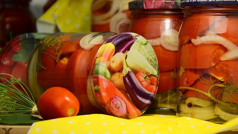 Tomaten in plakjes koken voor de winter: een selectie van de beste recepten voor het conserveren van plakjes tomaat